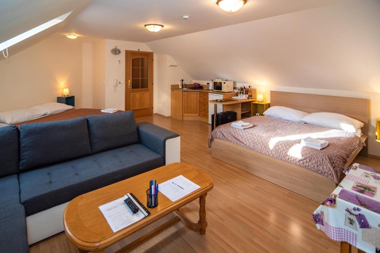 Apartman A Ubytovani U Machu Mikulov Ngoại thất bức ảnh